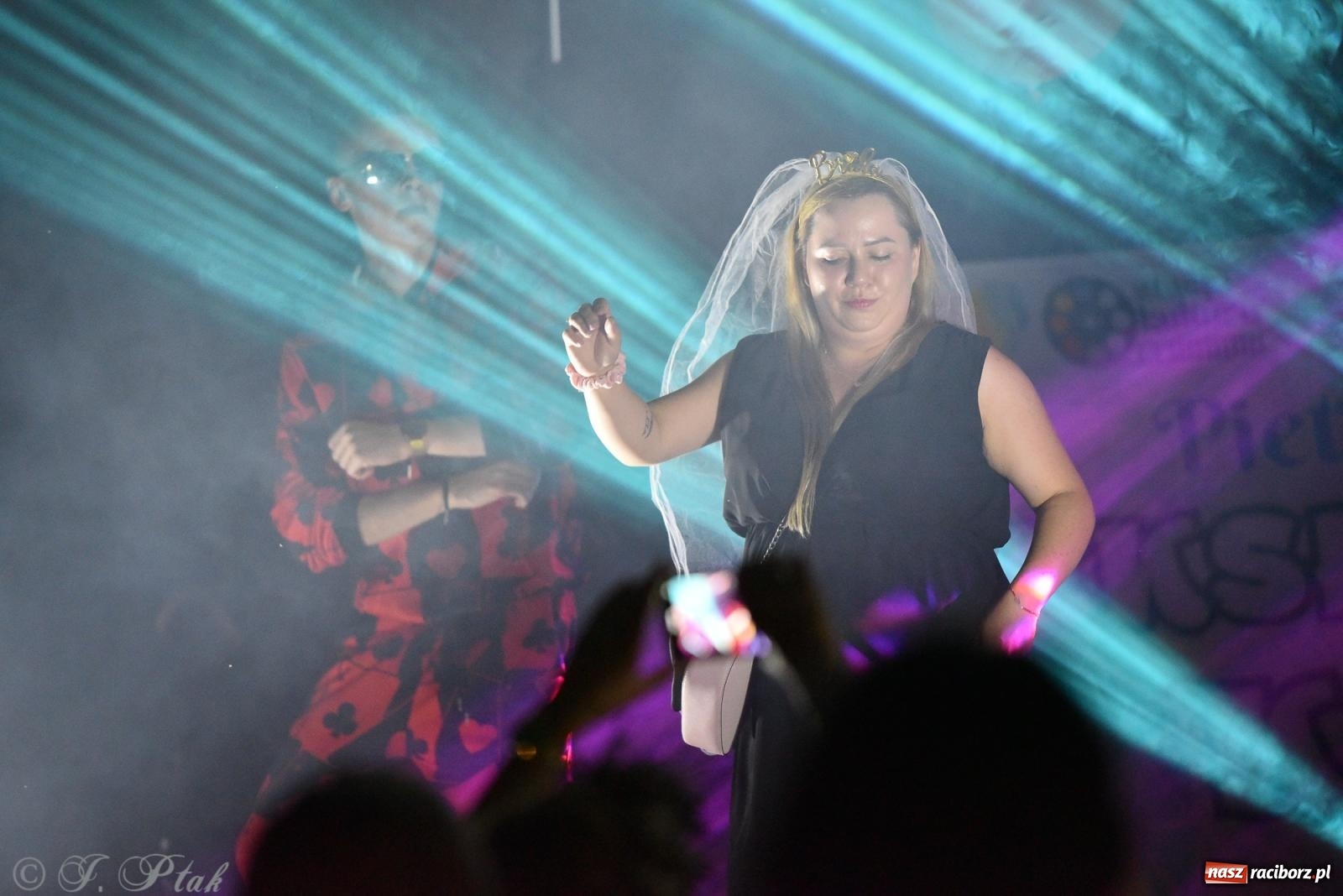 Zdjęcie w galerii na portalu naszraciborz.pl: Soleo, czyli disco polo na finał Eksplozji Kolorów w Pietrowicach Wielkich! wiadomości z regionu