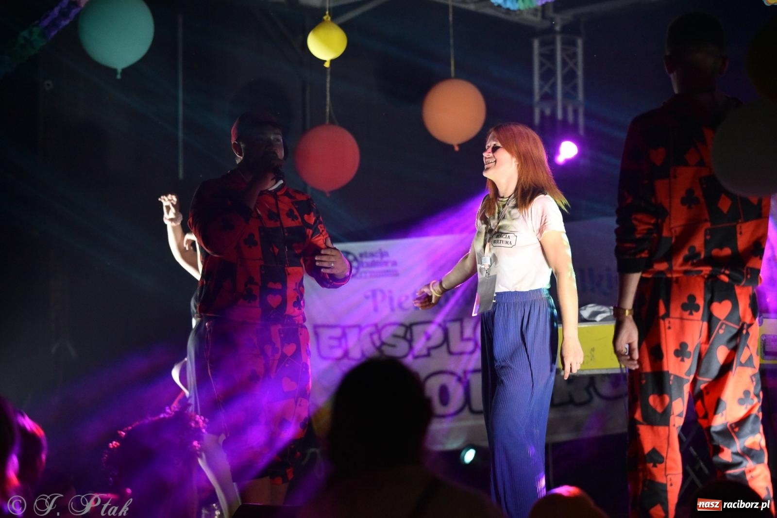 Zdjęcie w galerii na portalu naszraciborz.pl: Soleo, czyli disco polo na finał Eksplozji Kolorów w Pietrowicach Wielkich! wiadomości z regionu