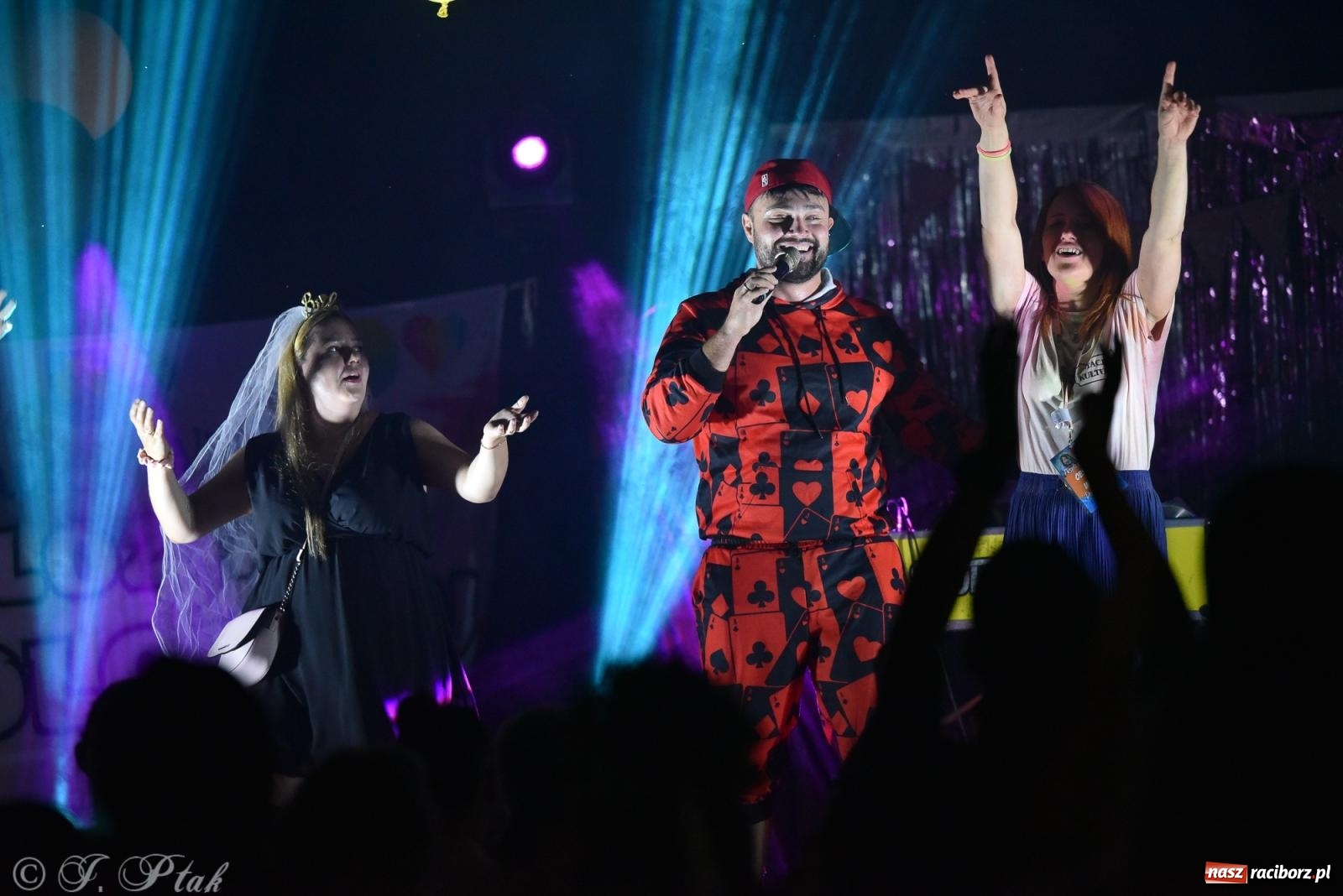 Zdjęcie w galerii na portalu naszraciborz.pl: Soleo, czyli disco polo na finał Eksplozji Kolorów w Pietrowicach Wielkich! wiadomości z regionu