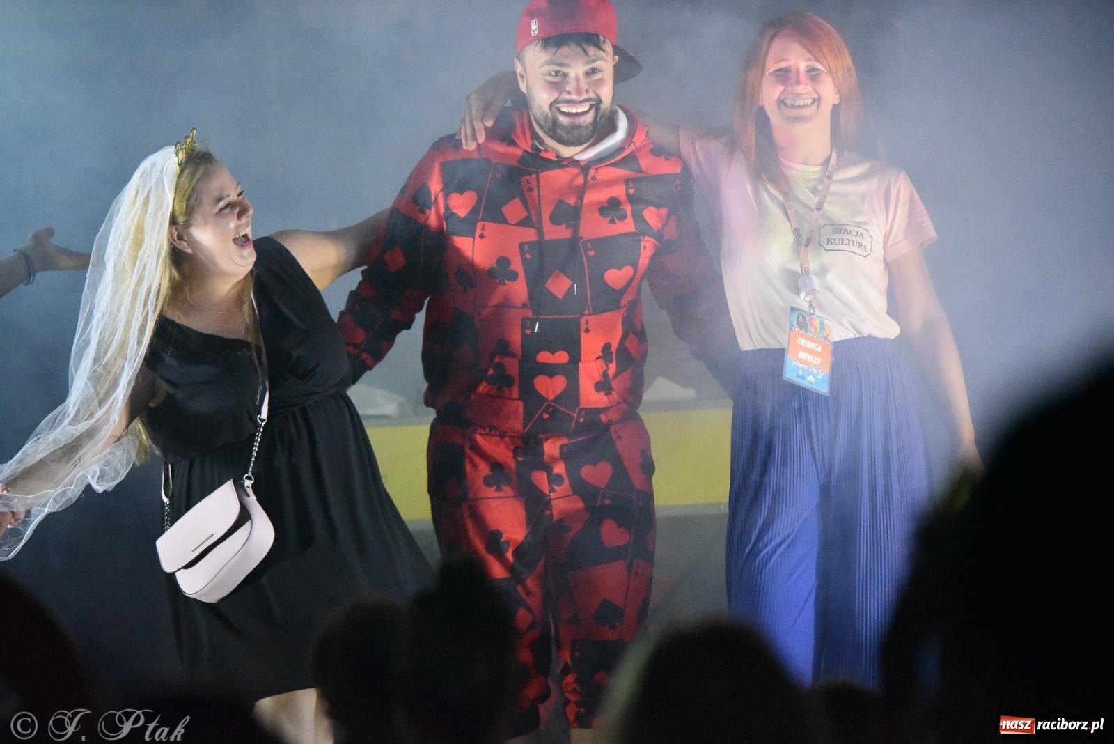 Zdjęcie w galerii na portalu naszraciborz.pl: Soleo, czyli disco polo na finał Eksplozji Kolorów w Pietrowicach Wielkich! wiadomości z regionu