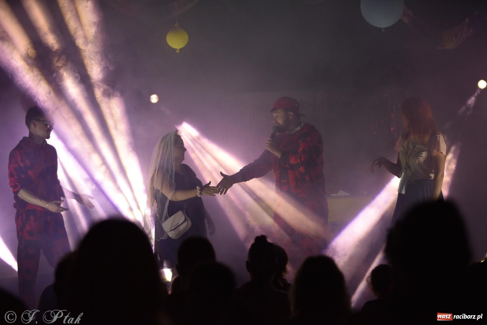 Zdjęcie w galerii na portalu naszraciborz.pl: Soleo, czyli disco polo na finał Eksplozji Kolorów w Pietrowicach Wielkich! wiadomości z regionu