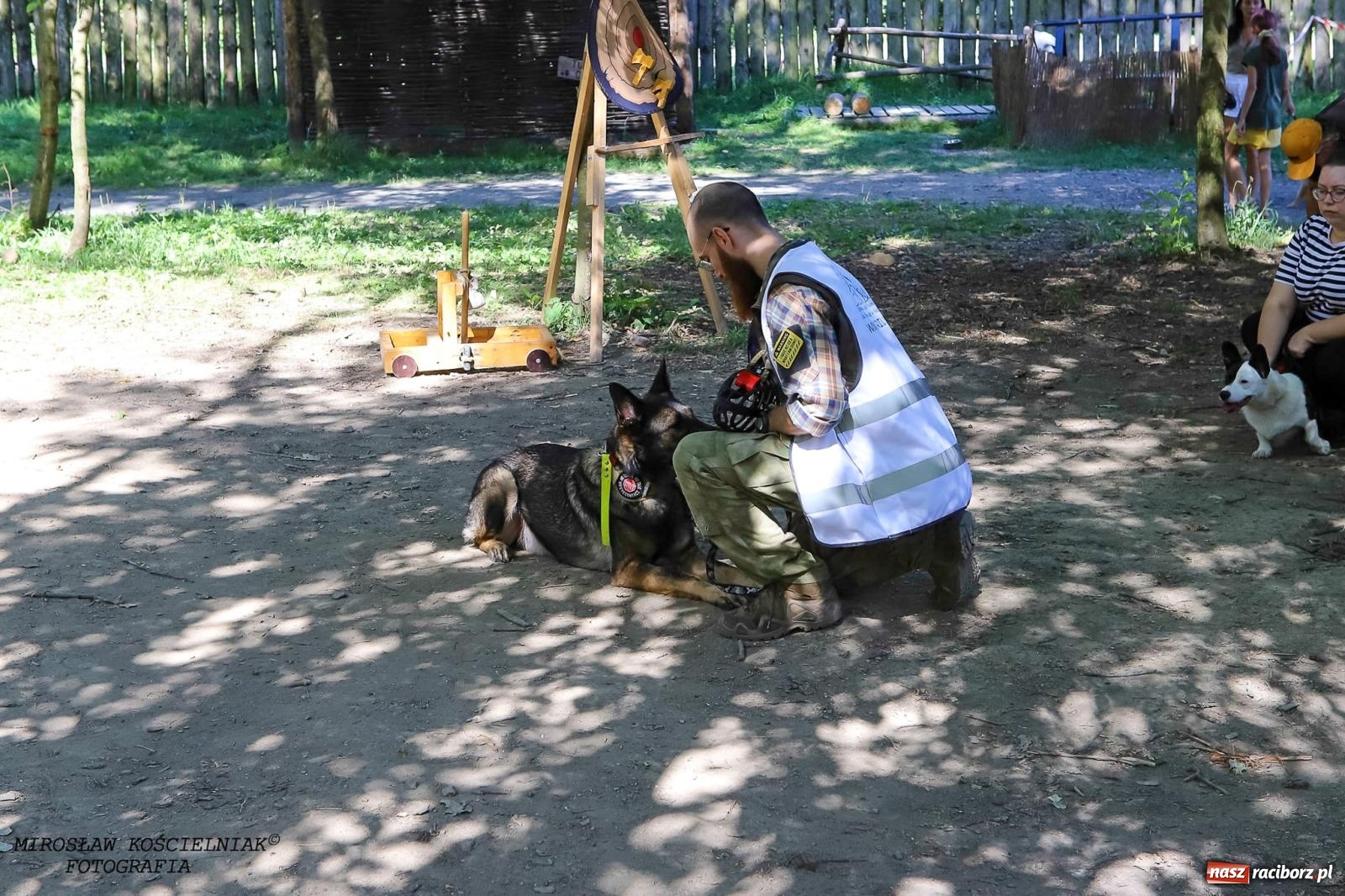 Zdjęcie w galerii na portalu naszraciborz.pl: Psi Gród. Miłośnicy czworonogów spotkali się w średniowiecznej scenerii wiadomości z regionu