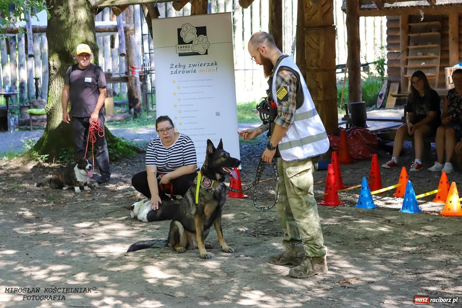 Zdjęcie w galerii na portalu naszraciborz.pl: Psi Gród. Miłośnicy czworonogów spotkali się w średniowiecznej scenerii wiadomości z regionu