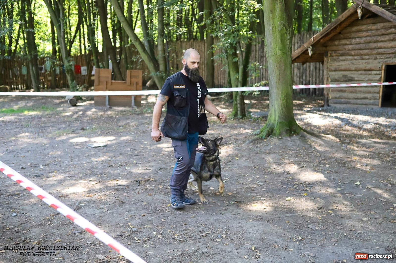 Zdjęcie w galerii na portalu naszraciborz.pl: Psi Gród. Miłośnicy czworonogów spotkali się w średniowiecznej scenerii wiadomości z regionu