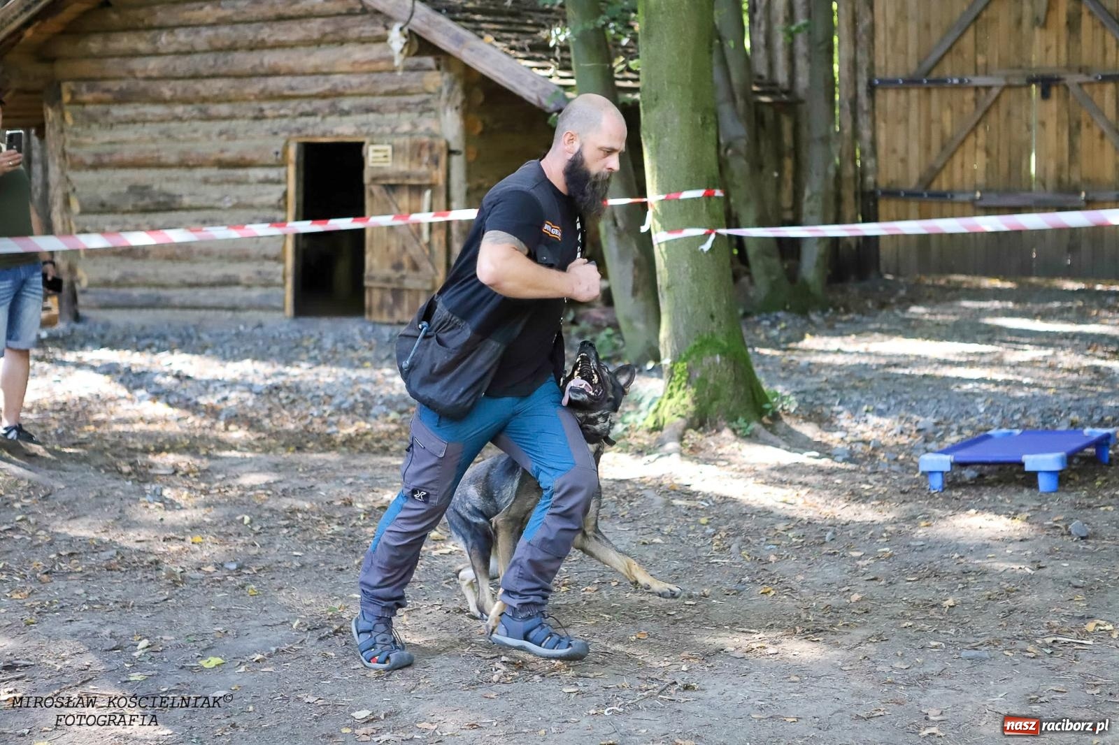 Zdjęcie w galerii na portalu naszraciborz.pl: Psi Gród. Miłośnicy czworonogów spotkali się w średniowiecznej scenerii wiadomości z regionu