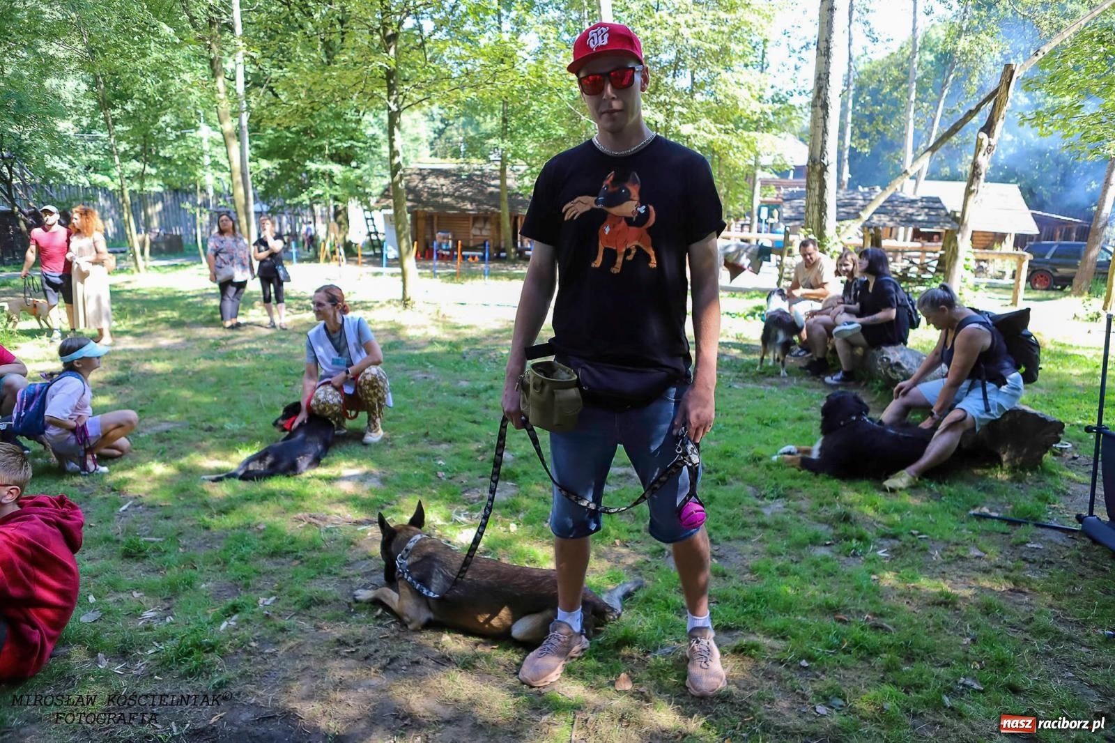 Zdjęcie w galerii na portalu naszraciborz.pl: Psi Gród. Miłośnicy czworonogów spotkali się w średniowiecznej scenerii wiadomości z regionu