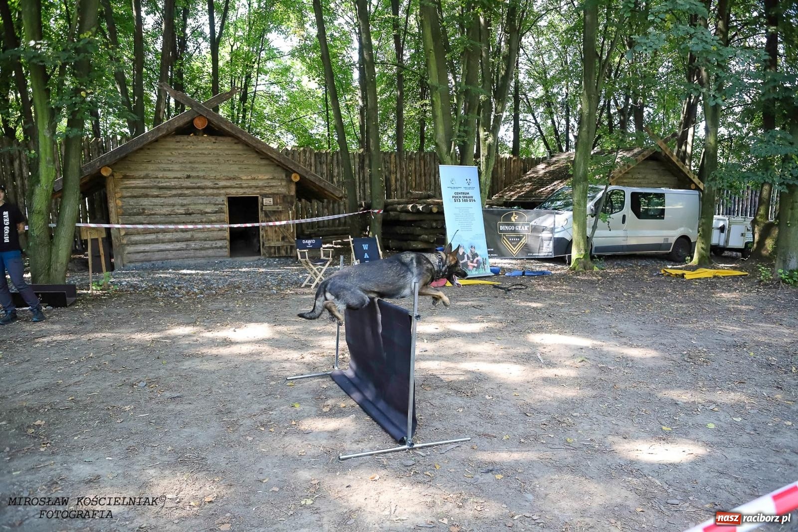 Zdjęcie w galerii na portalu naszraciborz.pl: Psi Gród. Miłośnicy czworonogów spotkali się w średniowiecznej scenerii wiadomości z regionu