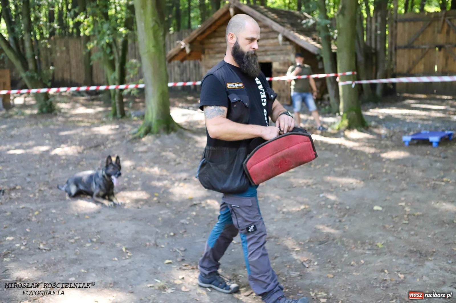 Zdjęcie w galerii na portalu naszraciborz.pl: Psi Gród. Miłośnicy czworonogów spotkali się w średniowiecznej scenerii wiadomości z regionu
