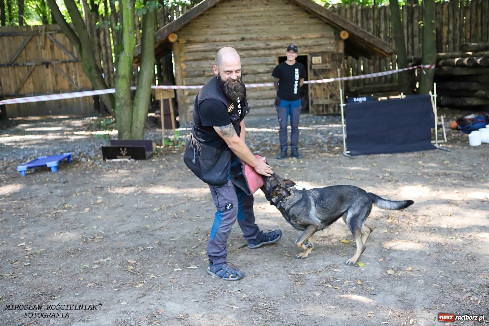 Zdjęcie w galerii na portalu naszraciborz.pl: Psi Gród. Miłośnicy czworonogów spotkali się w średniowiecznej scenerii wiadomości z regionu