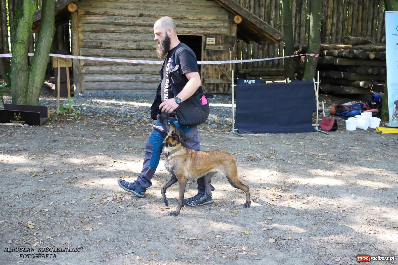 Zdjęcie w galerii na portalu naszraciborz.pl: Psi Gród. Miłośnicy czworonogów spotkali się w średniowiecznej scenerii wiadomości z regionu