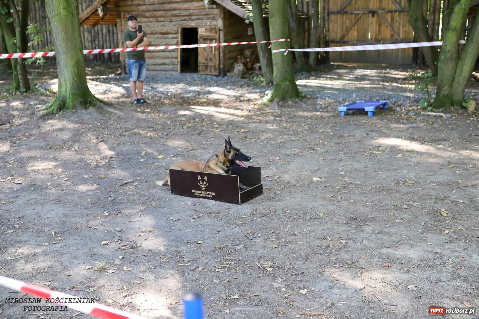 Zdjęcie w galerii na portalu naszraciborz.pl: Psi Gród. Miłośnicy czworonogów spotkali się w średniowiecznej scenerii wiadomości z regionu