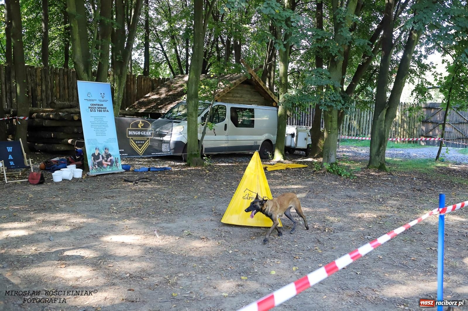 Zdjęcie w galerii na portalu naszraciborz.pl: Psi Gród. Miłośnicy czworonogów spotkali się w średniowiecznej scenerii wiadomości z regionu