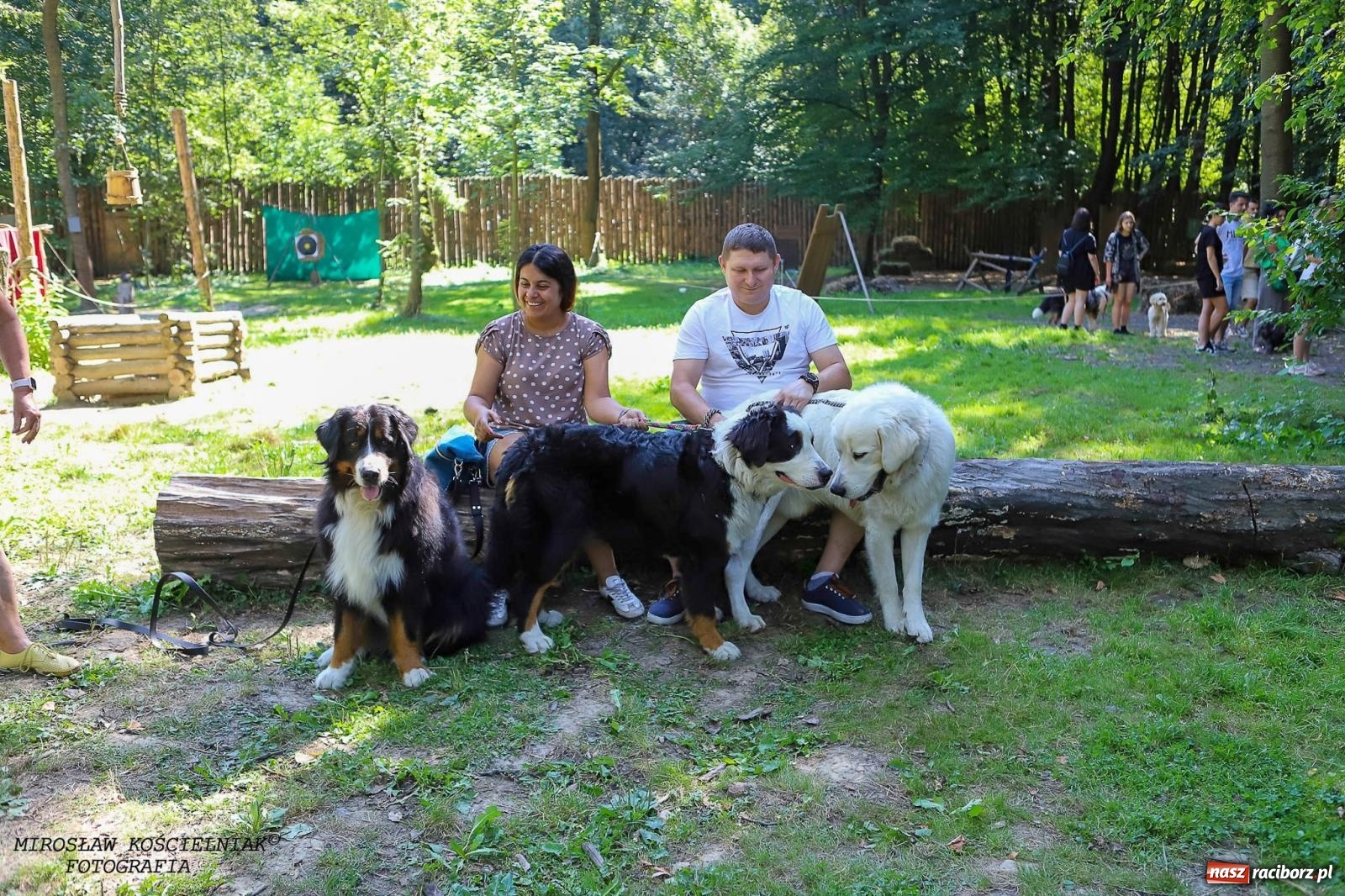 Zdjęcie w galerii na portalu naszraciborz.pl: Psi Gród. Miłośnicy czworonogów spotkali się w średniowiecznej scenerii wiadomości z regionu