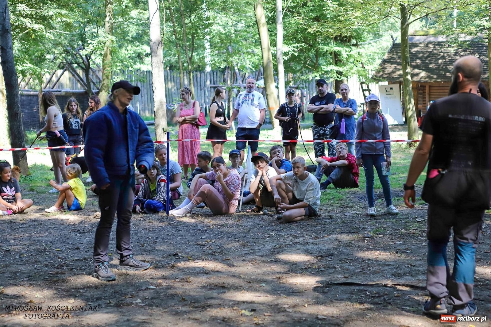 Zdjęcie w galerii na portalu naszraciborz.pl: Psi Gród. Miłośnicy czworonogów spotkali się w średniowiecznej scenerii wiadomości z regionu