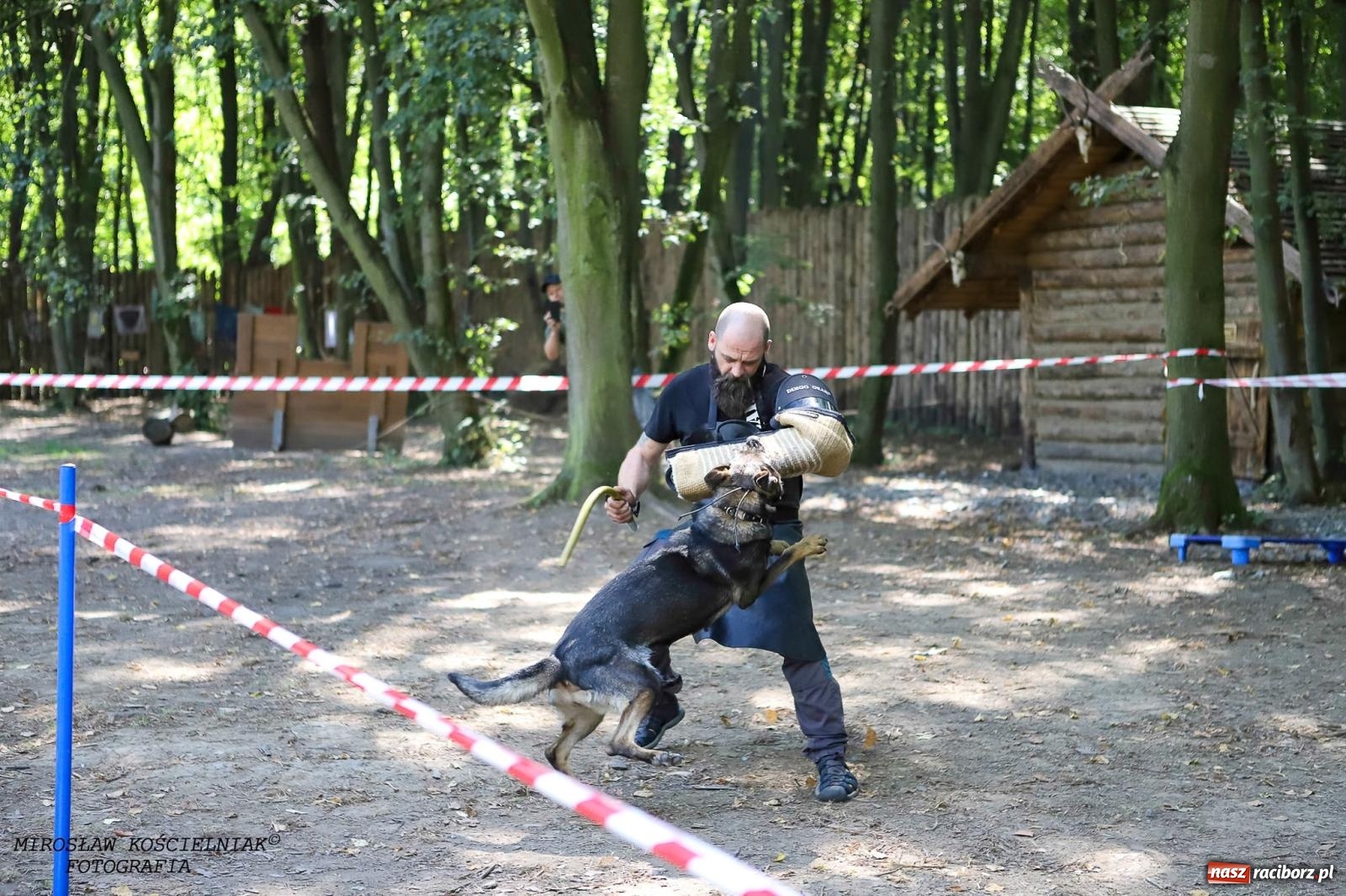 Zdjęcie w galerii na portalu naszraciborz.pl: Psi Gród. Miłośnicy czworonogów spotkali się w średniowiecznej scenerii wiadomości z regionu
