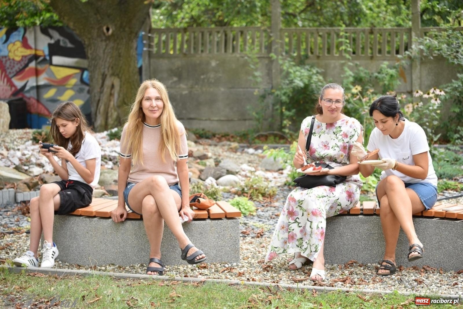 Zdjęcie w galerii na portalu naszraciborz.pl: TOGETHER. Polsko-ukraiński piknik integracyjny w ogrodzie Strzechy wiadomości z regionu