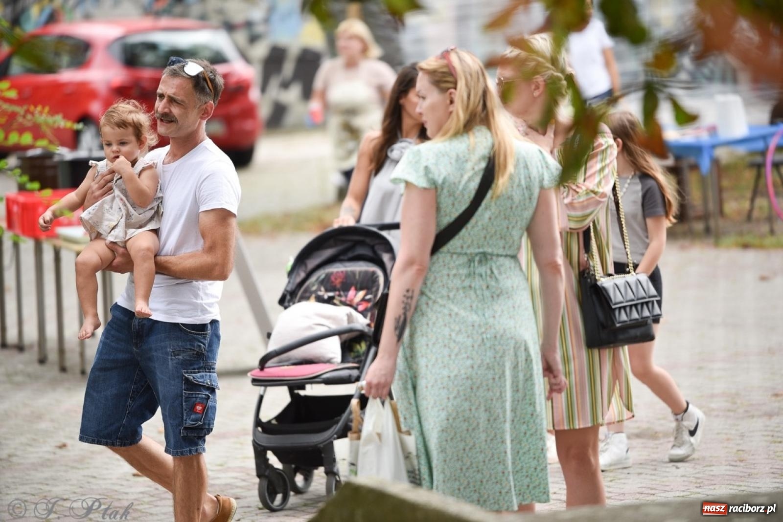 Zdjęcie w galerii na portalu naszraciborz.pl: TOGETHER. Polsko-ukraiński piknik integracyjny w ogrodzie Strzechy wiadomości z regionu
