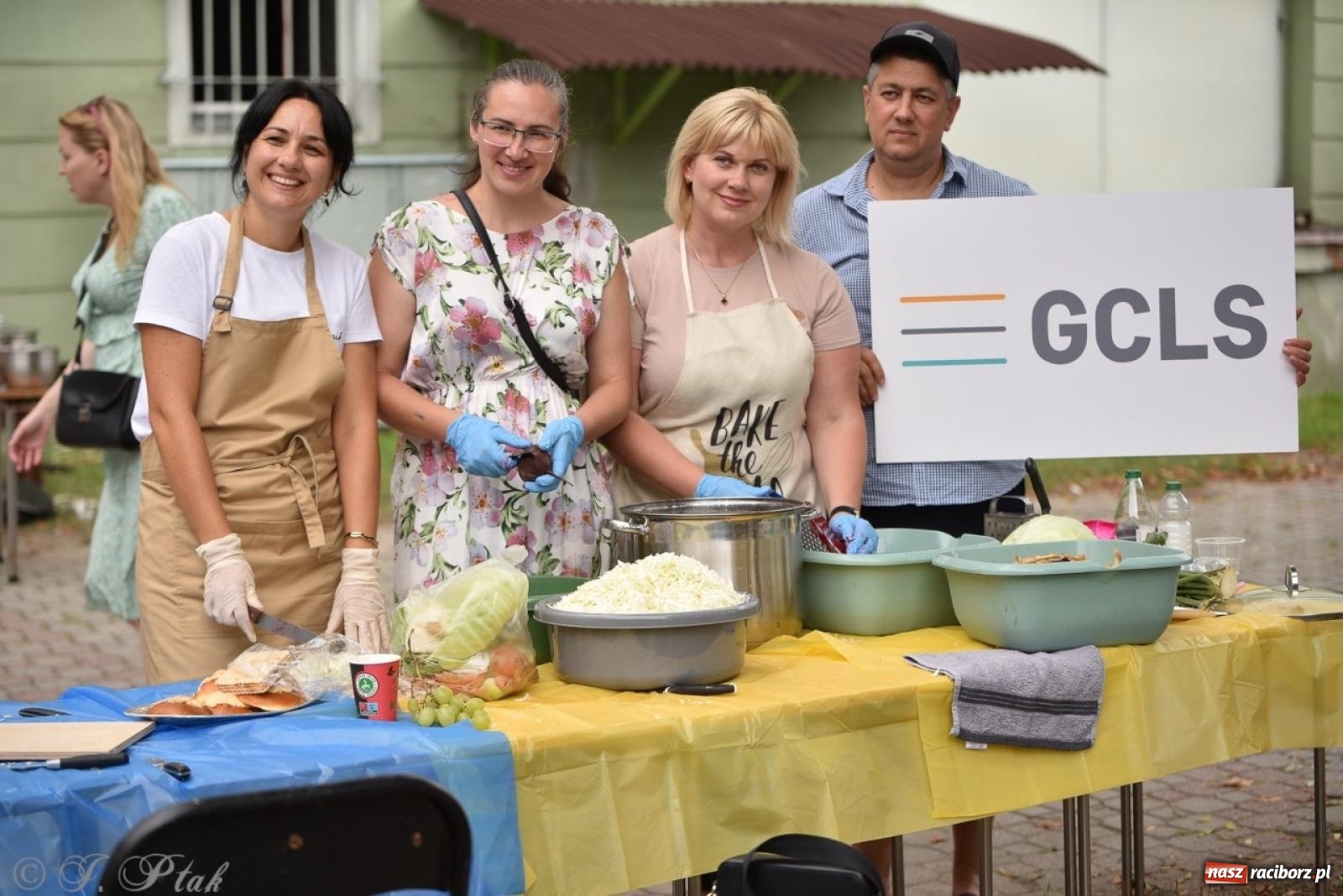 Zdjęcie w galerii na portalu naszraciborz.pl: TOGETHER. Polsko-ukraiński piknik integracyjny w ogrodzie Strzechy wiadomości z regionu
