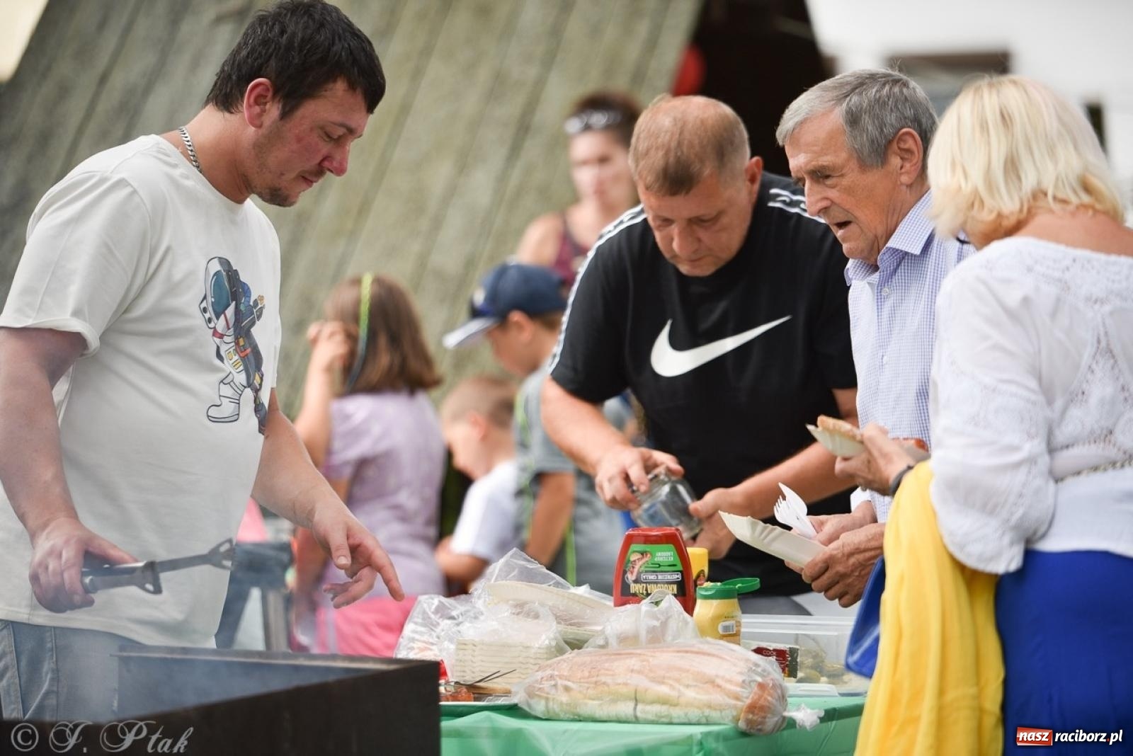Zdjęcie w galerii na portalu naszraciborz.pl: TOGETHER. Polsko-ukraiński piknik integracyjny w ogrodzie Strzechy wiadomości z regionu