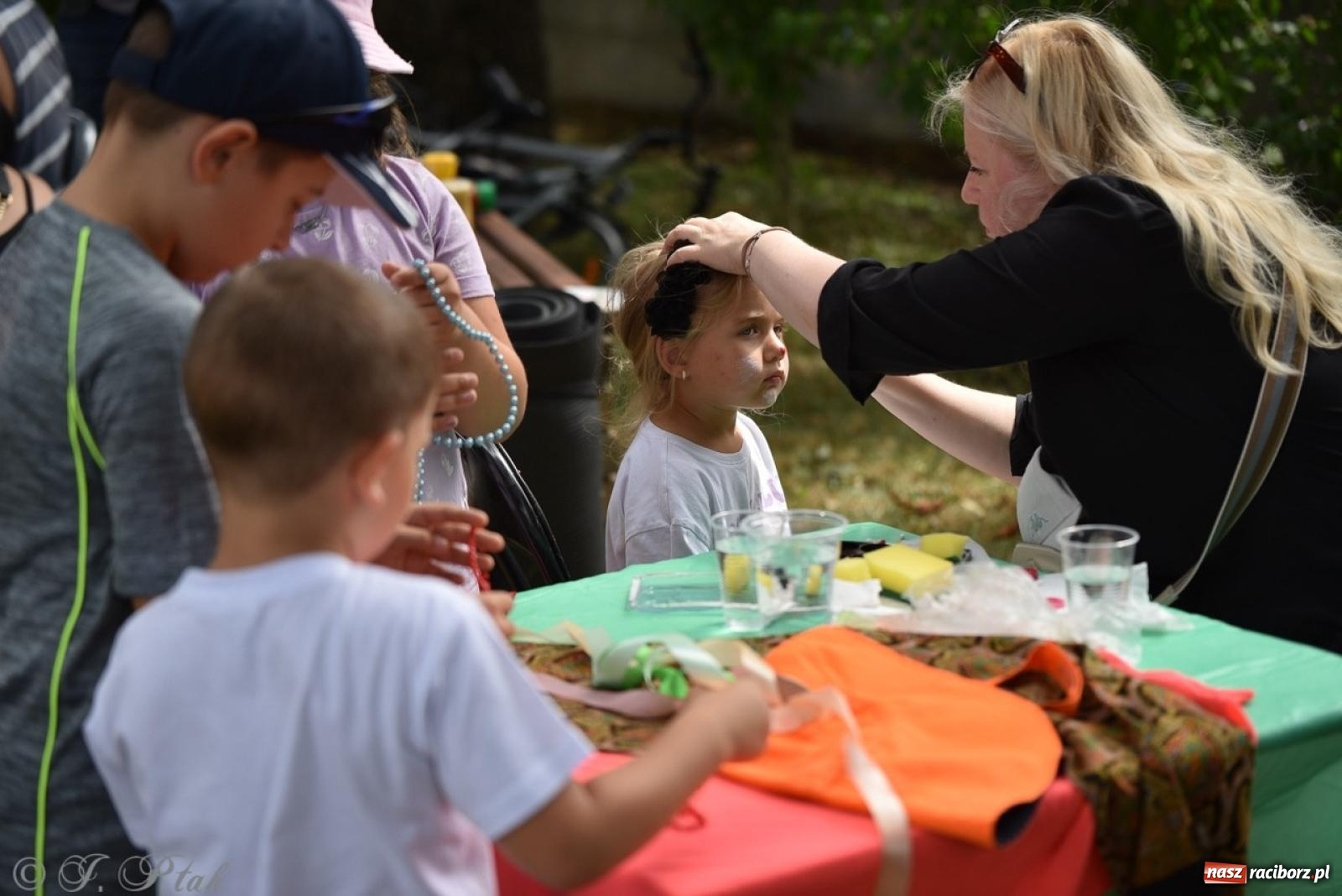 Zdjęcie w galerii na portalu naszraciborz.pl: TOGETHER. Polsko-ukraiński piknik integracyjny w ogrodzie Strzechy wiadomości z regionu