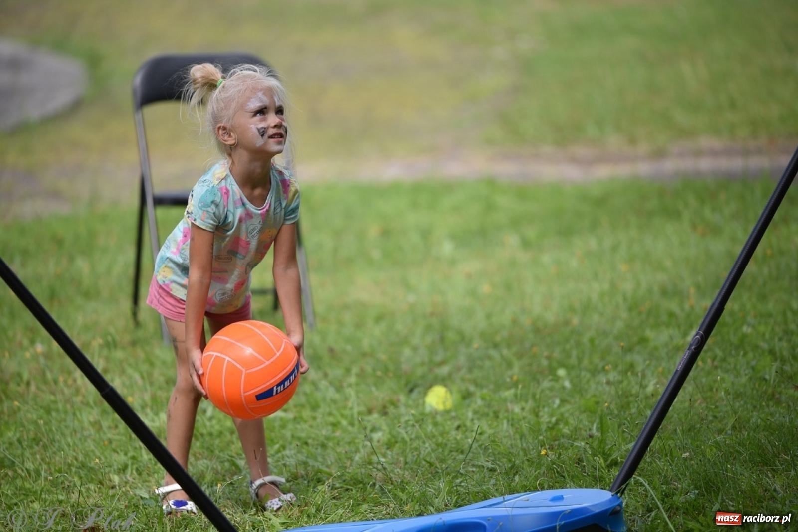 Zdjęcie w galerii na portalu naszraciborz.pl: TOGETHER. Polsko-ukraiński piknik integracyjny w ogrodzie Strzechy wiadomości z regionu