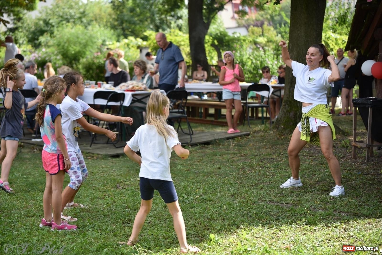 Zdjęcie w galerii na portalu naszraciborz.pl: TOGETHER. Polsko-ukraiński piknik integracyjny w ogrodzie Strzechy wiadomości z regionu