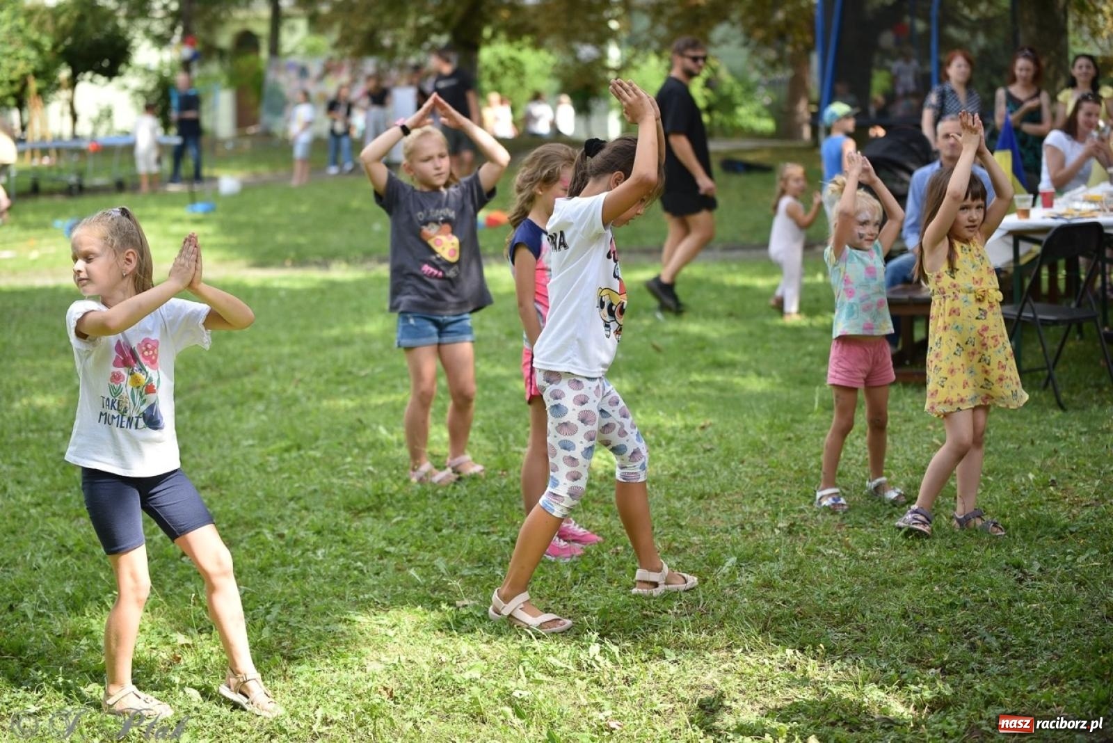 Zdjęcie w galerii na portalu naszraciborz.pl: TOGETHER. Polsko-ukraiński piknik integracyjny w ogrodzie Strzechy wiadomości z regionu