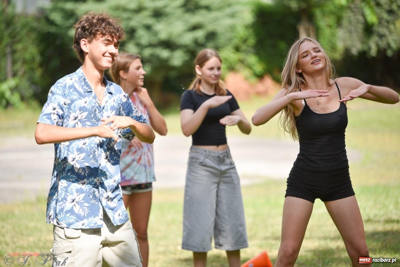 Zdjęcie w galerii na portalu naszraciborz.pl: TOGETHER. Polsko-ukraiński piknik integracyjny w ogrodzie Strzechy wiadomości z regionu
