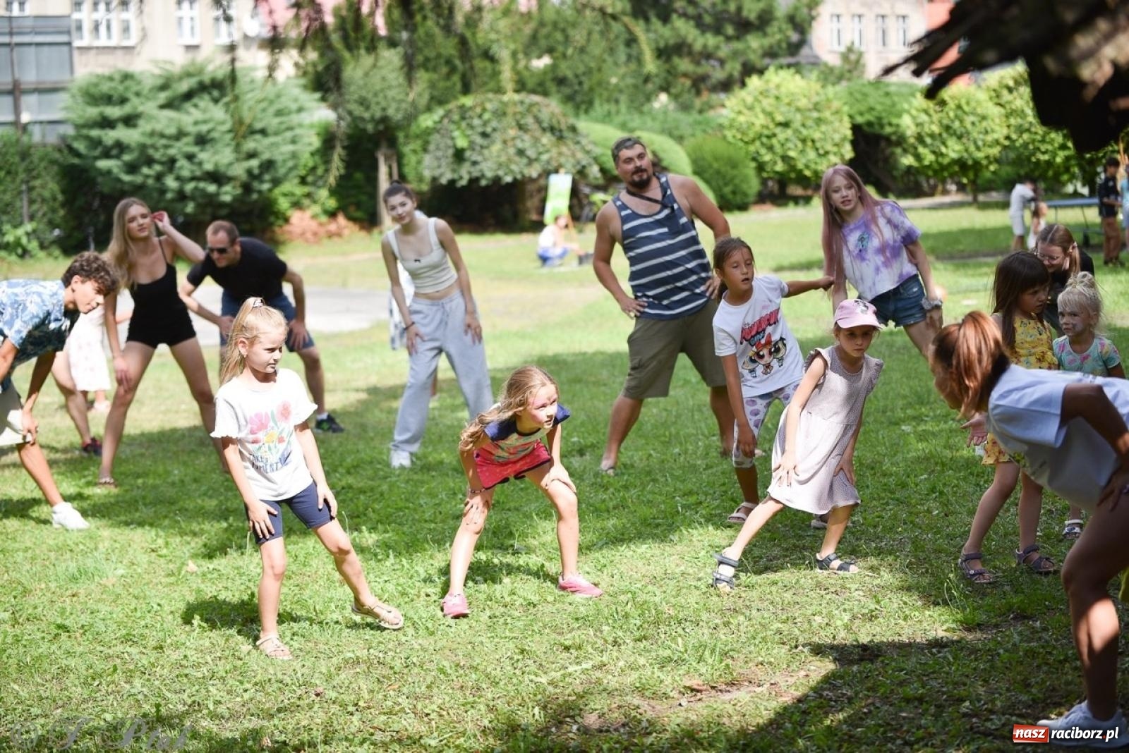 Zdjęcie w galerii na portalu naszraciborz.pl: TOGETHER. Polsko-ukraiński piknik integracyjny w ogrodzie Strzechy wiadomości z regionu