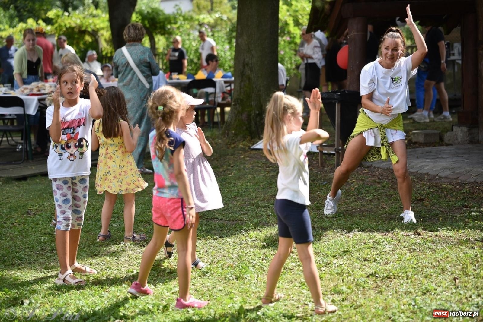Zdjęcie w galerii na portalu naszraciborz.pl: TOGETHER. Polsko-ukraiński piknik integracyjny w ogrodzie Strzechy wiadomości z regionu