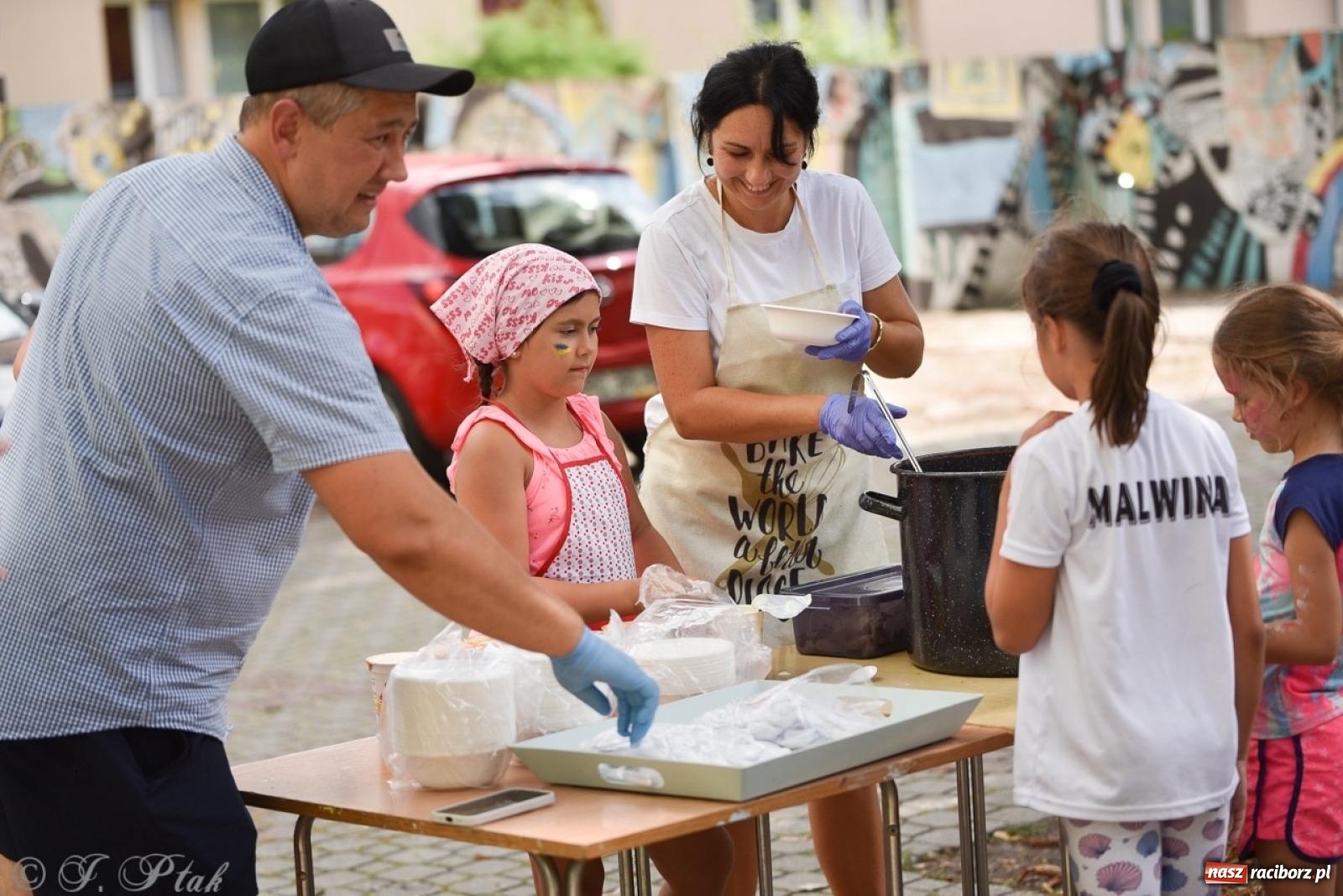 Zdjęcie w galerii na portalu naszraciborz.pl: TOGETHER. Polsko-ukraiński piknik integracyjny w ogrodzie Strzechy wiadomości z regionu