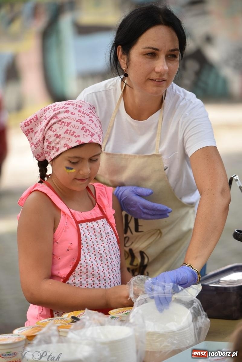 Zdjęcie w galerii na portalu naszraciborz.pl: TOGETHER. Polsko-ukraiński piknik integracyjny w ogrodzie Strzechy wiadomości z regionu