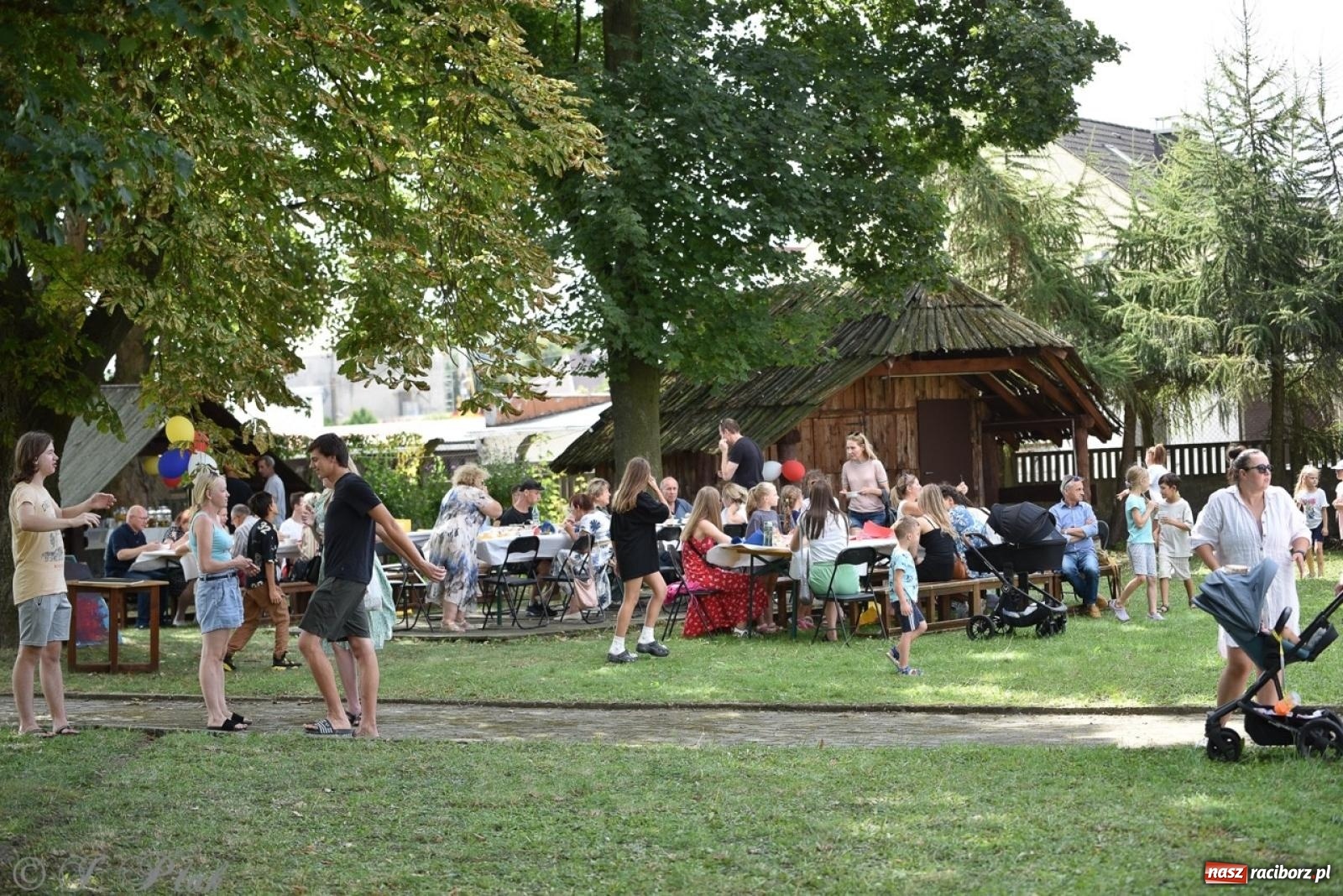 Zdjęcie w galerii na portalu naszraciborz.pl: TOGETHER. Polsko-ukraiński piknik integracyjny w ogrodzie Strzechy wiadomości z regionu