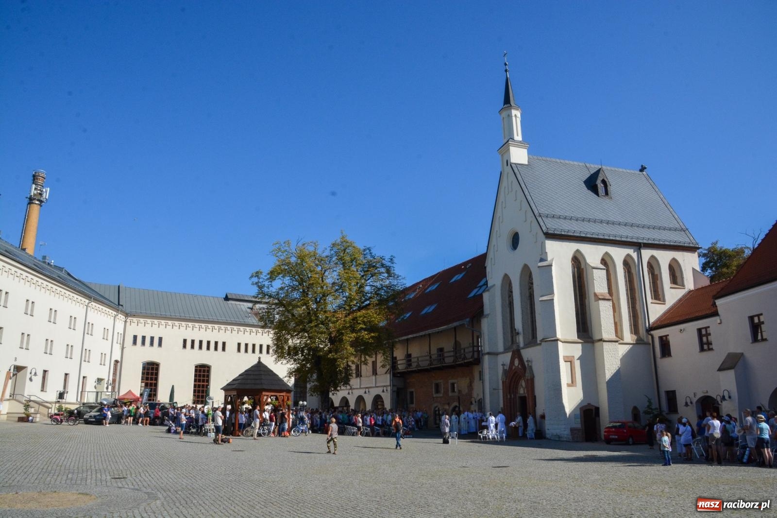 Zdjęcie w galerii na portalu naszraciborz.pl: Z zamku wyruszyła pielgrzymka na Jasną Górę [FOTO i WIDEO] wiadomości z regionu