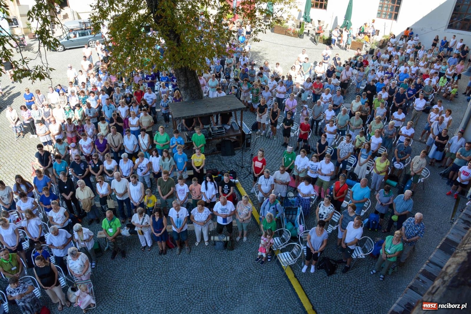 Zdjęcie w galerii na portalu naszraciborz.pl: Z zamku wyruszyła pielgrzymka na Jasną Górę [FOTO i WIDEO] wiadomości z regionu