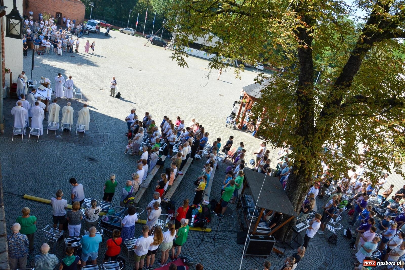 Zdjęcie w galerii na portalu naszraciborz.pl: Z zamku wyruszyła pielgrzymka na Jasną Górę [FOTO i WIDEO] wiadomości z regionu