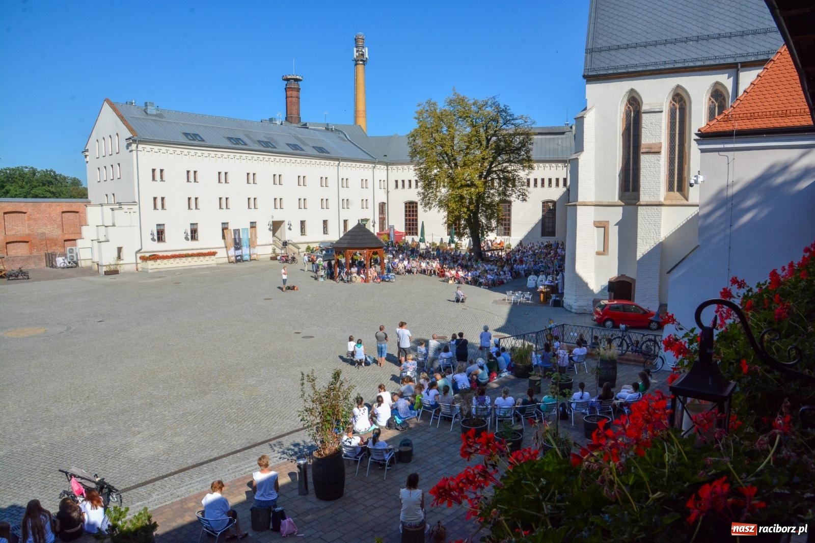 Zdjęcie w galerii na portalu naszraciborz.pl: Z zamku wyruszyła pielgrzymka na Jasną Górę [FOTO i WIDEO] wiadomości z regionu