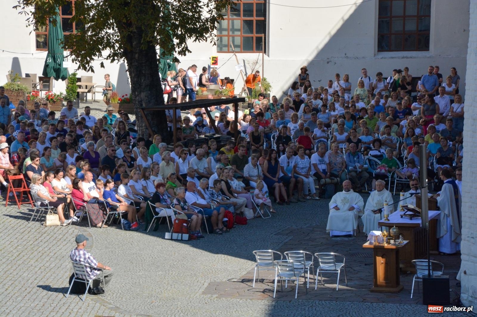 Zdjęcie w galerii na portalu naszraciborz.pl: Z zamku wyruszyła pielgrzymka na Jasną Górę [FOTO i WIDEO] wiadomości z regionu