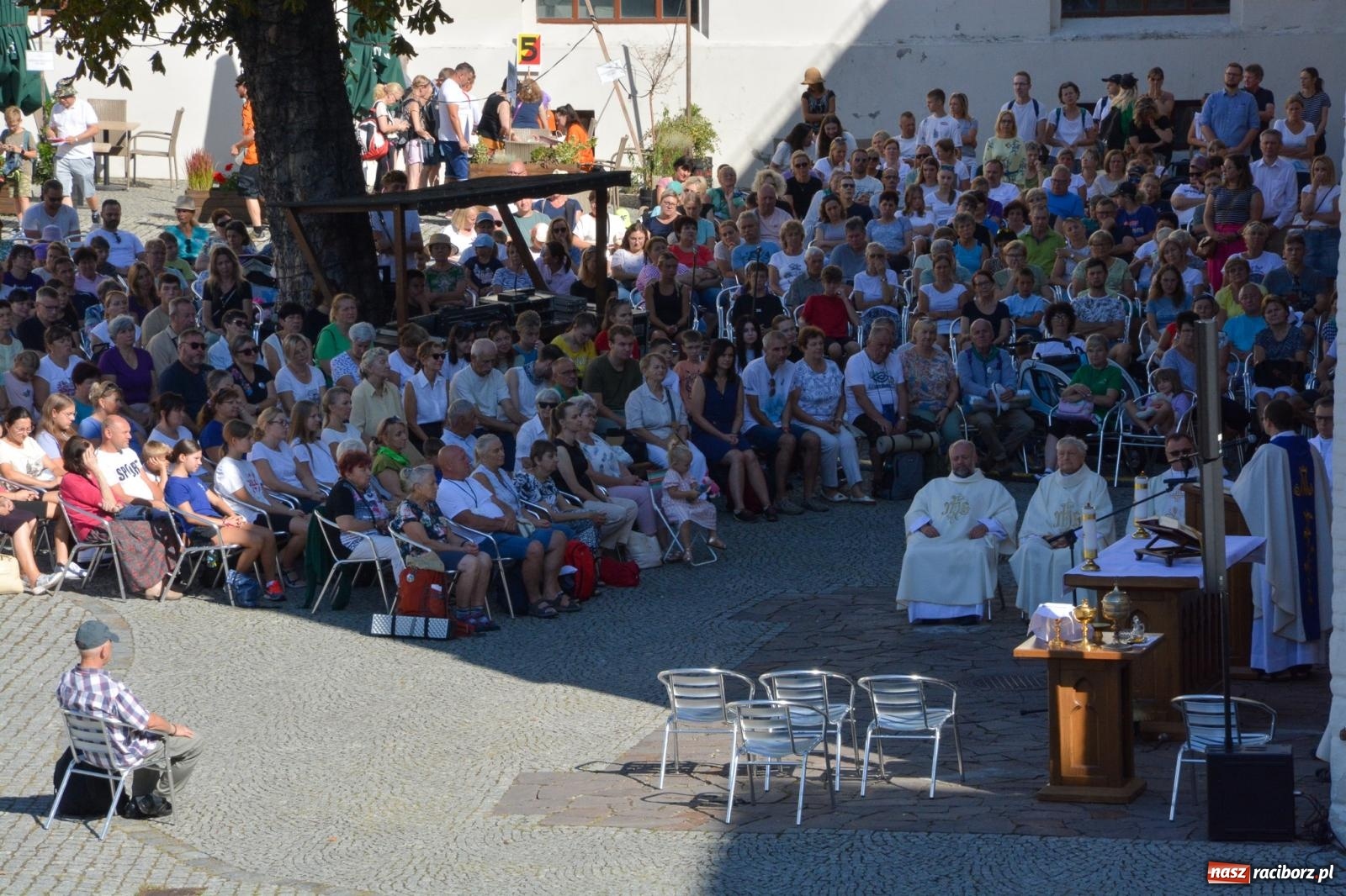 Zdjęcie w galerii na portalu naszraciborz.pl: Z zamku wyruszyła pielgrzymka na Jasną Górę [FOTO i WIDEO] wiadomości z regionu