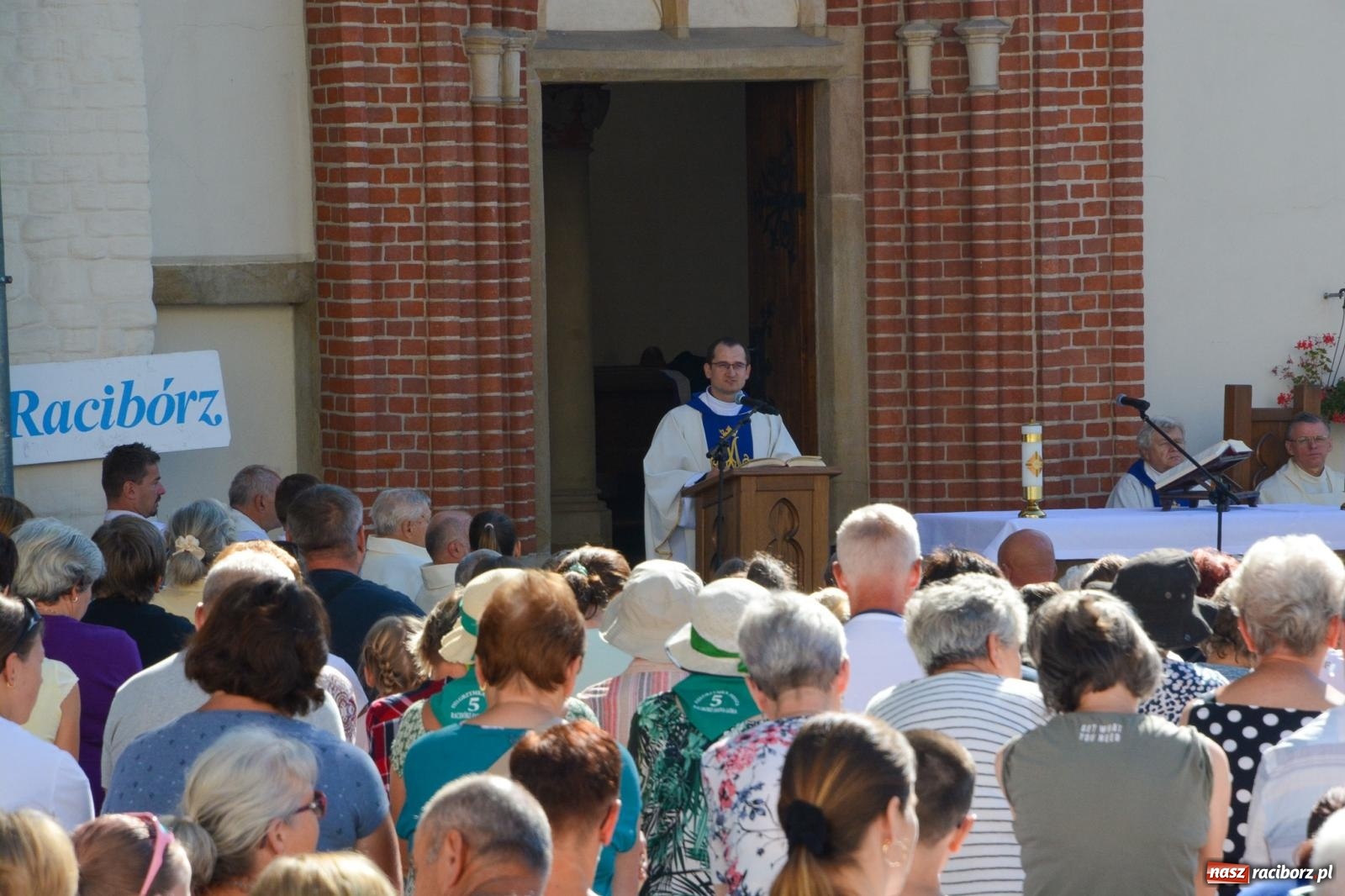 Zdjęcie w galerii na portalu naszraciborz.pl: Z zamku wyruszyła pielgrzymka na Jasną Górę [FOTO i WIDEO] wiadomości z regionu