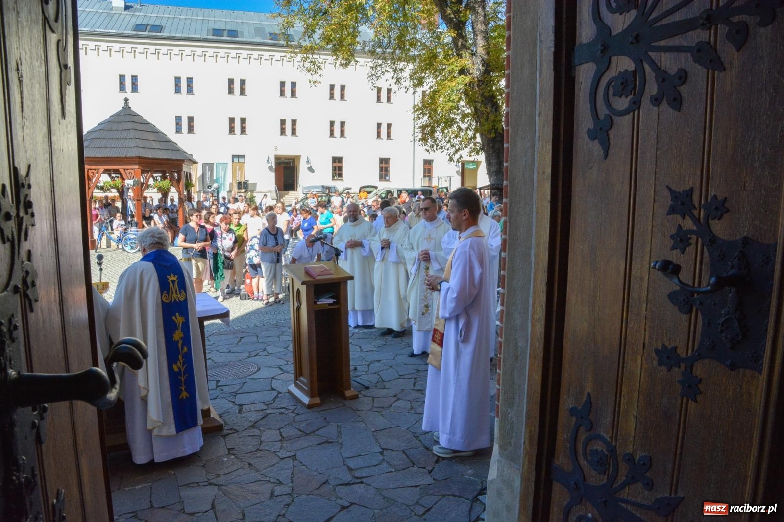Zdjęcie w galerii na portalu naszraciborz.pl: Z zamku wyruszyła pielgrzymka na Jasną Górę [FOTO i WIDEO] wiadomości z regionu