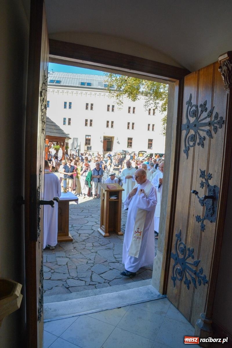 Zdjęcie w galerii na portalu naszraciborz.pl: Z zamku wyruszyła pielgrzymka na Jasną Górę [FOTO i WIDEO] wiadomości z regionu