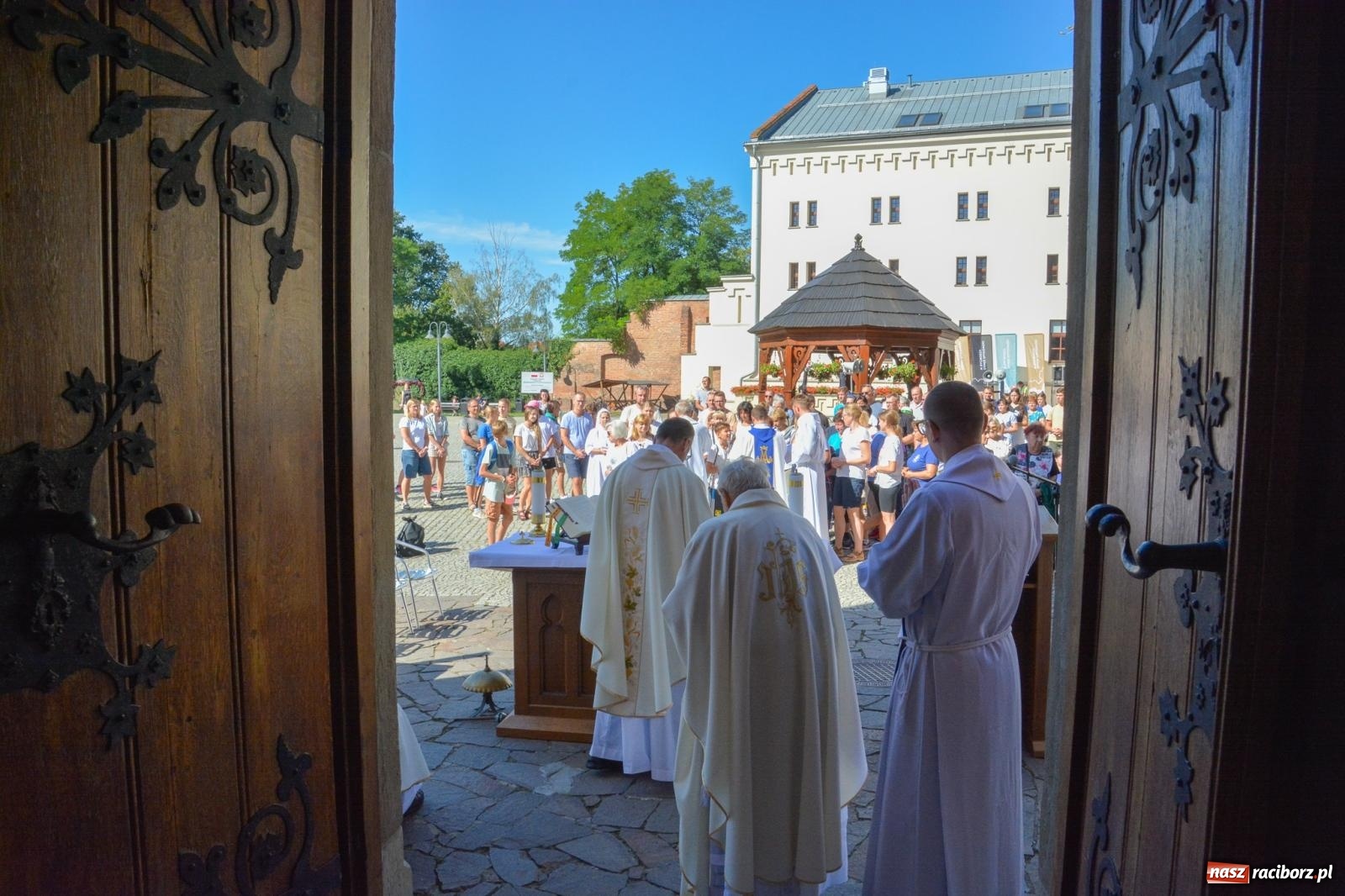 Zdjęcie w galerii na portalu naszraciborz.pl: Z zamku wyruszyła pielgrzymka na Jasną Górę [FOTO i WIDEO] wiadomości z regionu