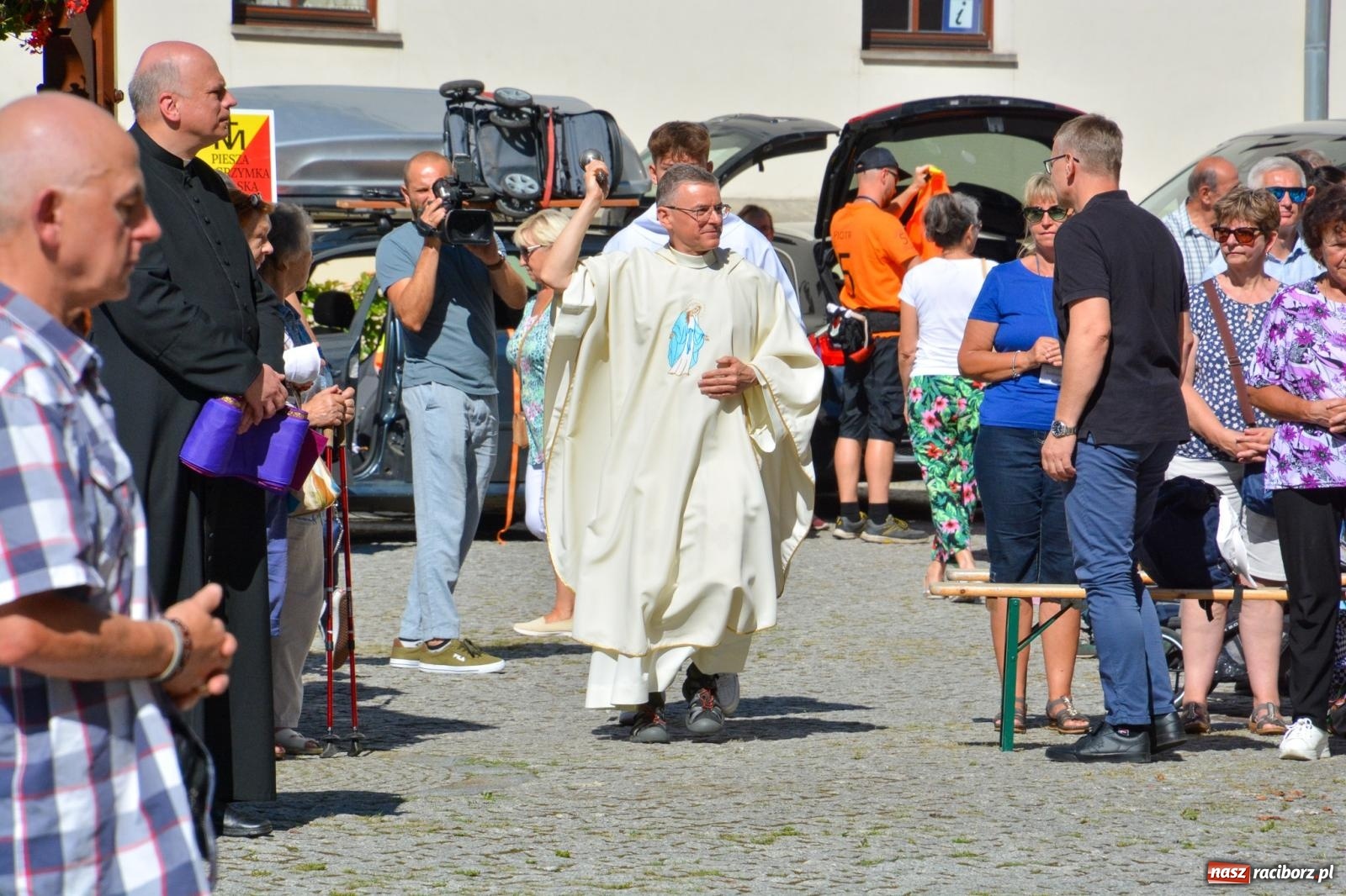 Zdjęcie w galerii na portalu naszraciborz.pl: Z zamku wyruszyła pielgrzymka na Jasną Górę [FOTO i WIDEO] wiadomości z regionu