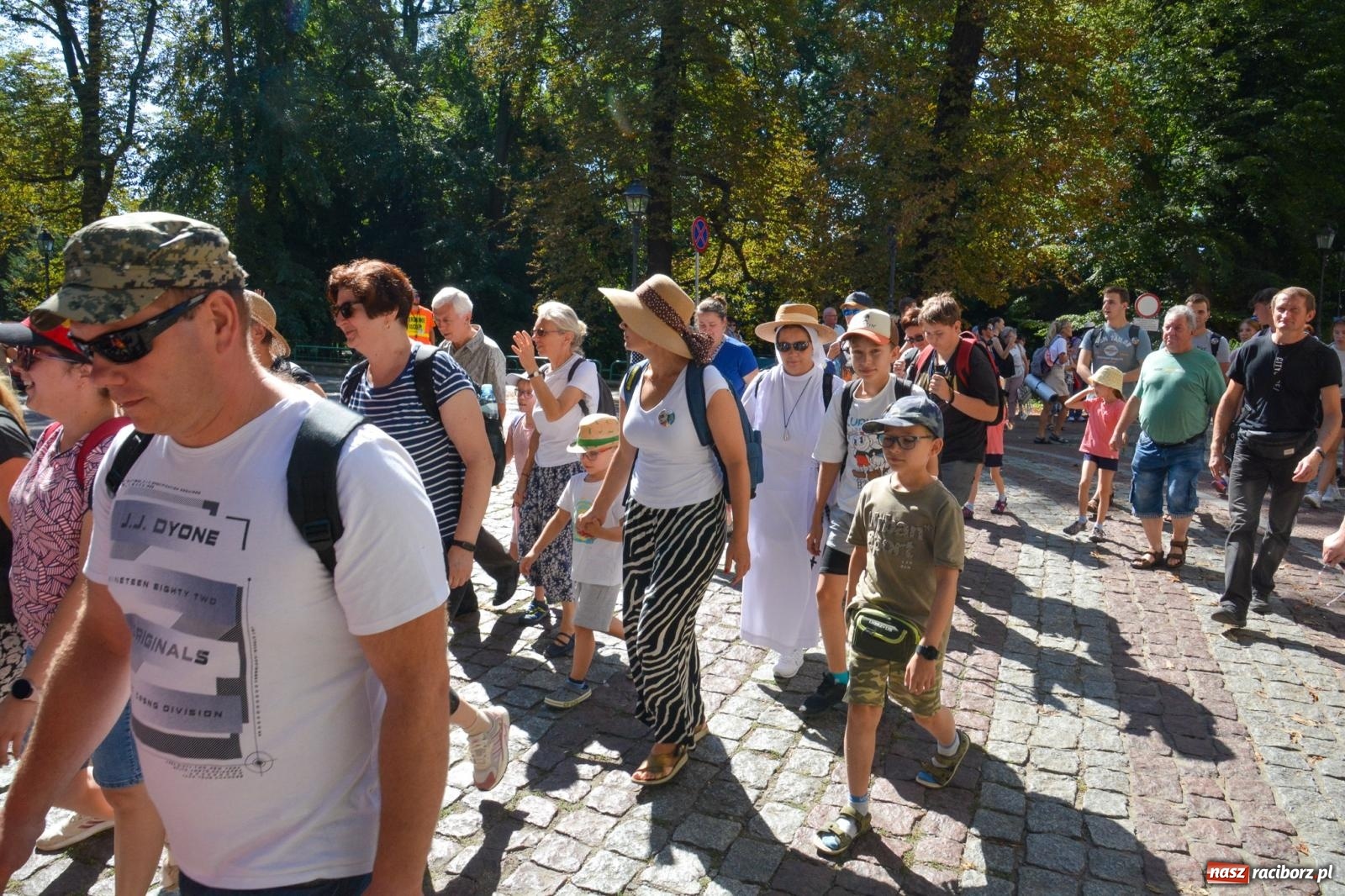 Zdjęcie w galerii na portalu naszraciborz.pl: Z zamku wyruszyła pielgrzymka na Jasną Górę [FOTO i WIDEO] wiadomości z regionu