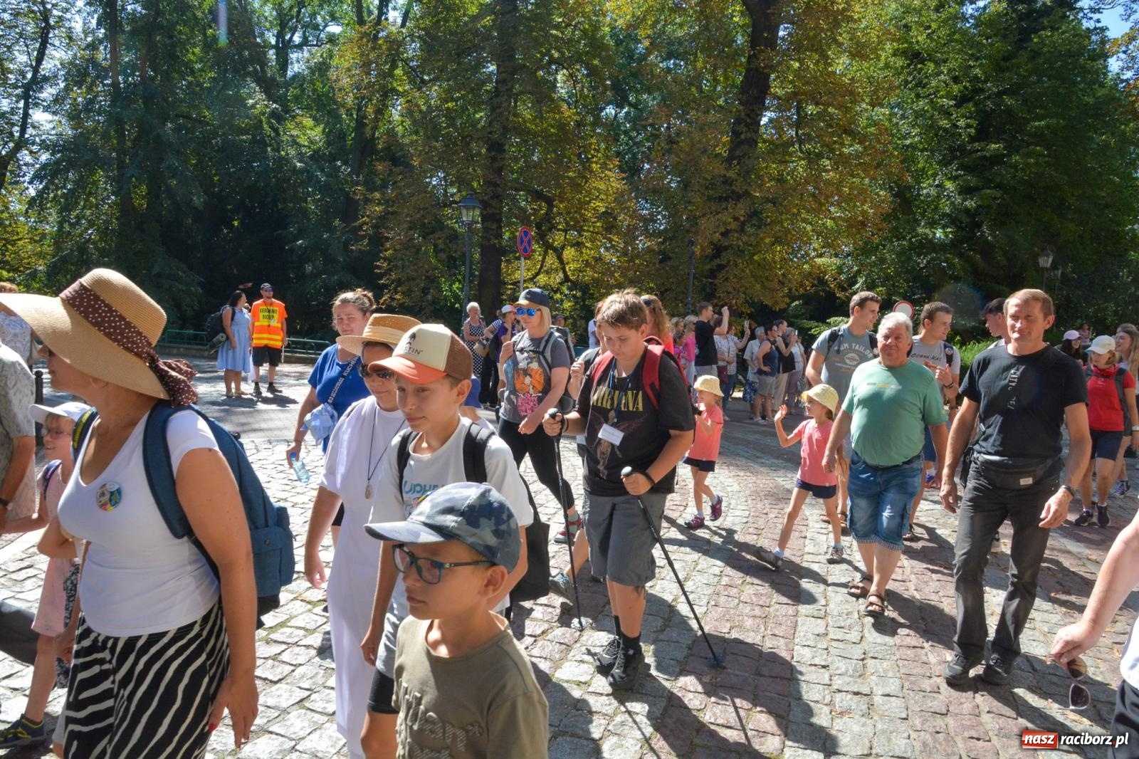 Zdjęcie w galerii na portalu naszraciborz.pl: Z zamku wyruszyła pielgrzymka na Jasną Górę [FOTO i WIDEO] wiadomości z regionu