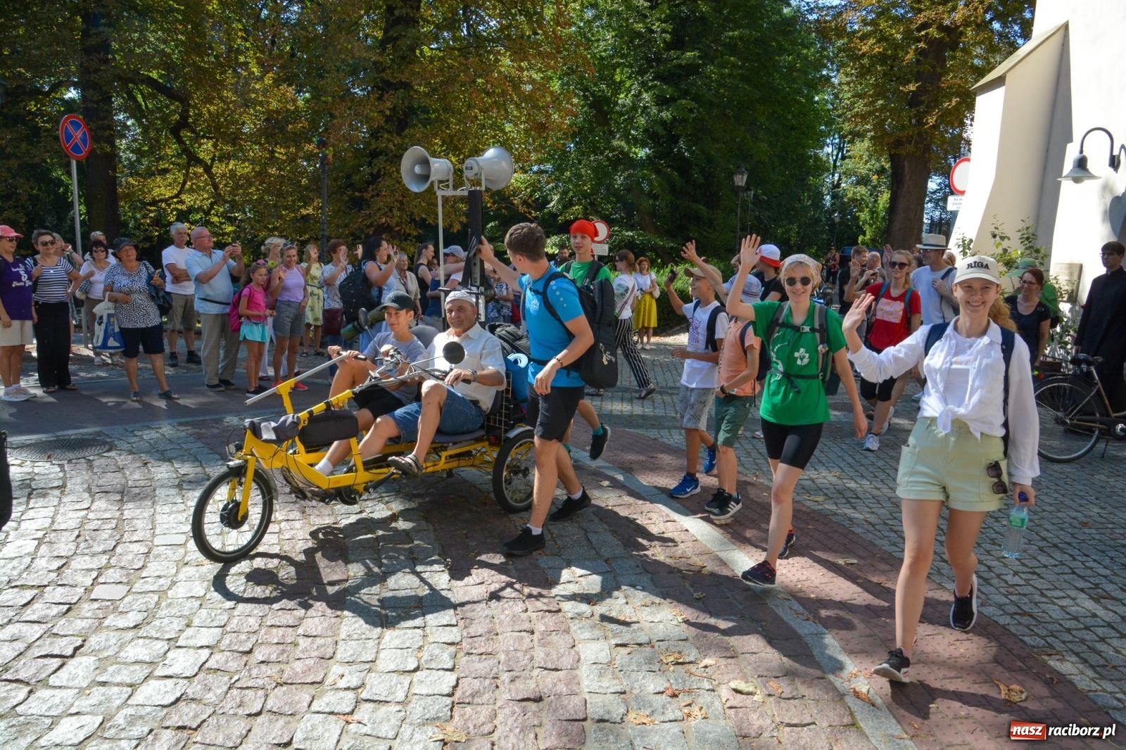 Zdjęcie w galerii na portalu naszraciborz.pl: Z zamku wyruszyła pielgrzymka na Jasną Górę [FOTO i WIDEO] wiadomości z regionu