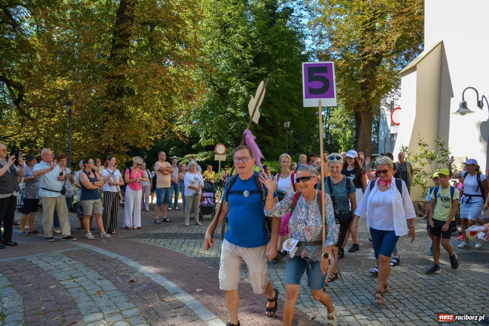 Zdjęcie w galerii na portalu naszraciborz.pl: Z zamku wyruszyła pielgrzymka na Jasną Górę [FOTO i WIDEO] wiadomości z regionu