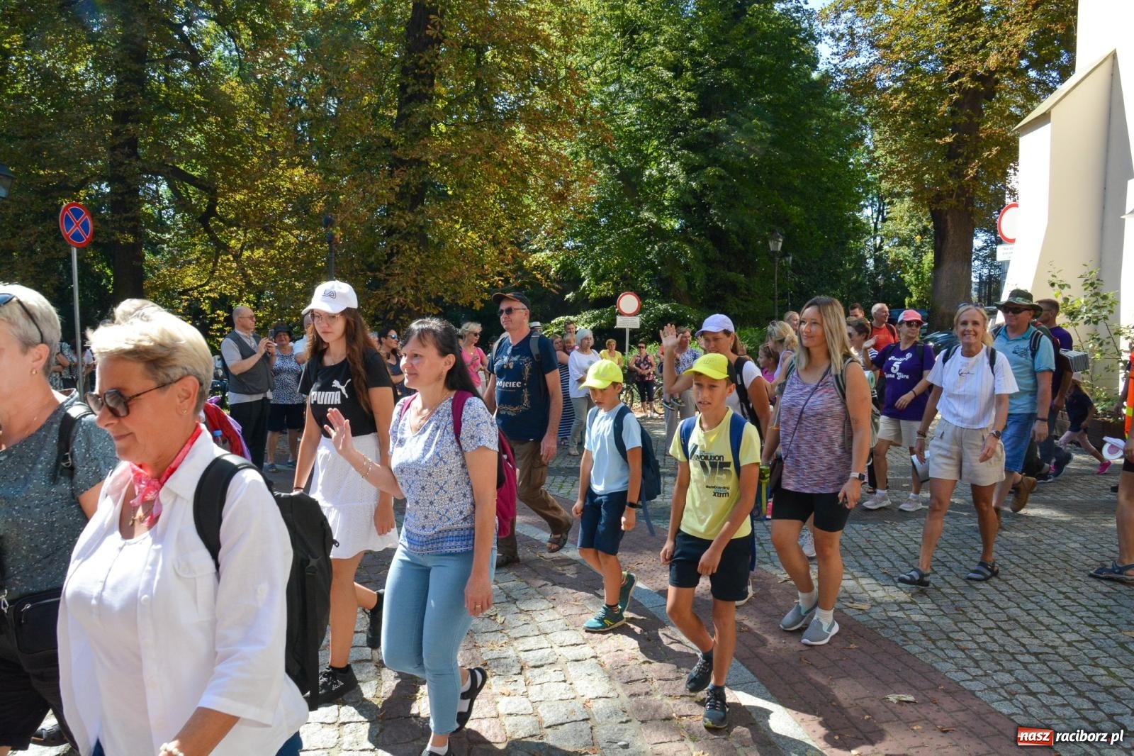 Zdjęcie w galerii na portalu naszraciborz.pl: Z zamku wyruszyła pielgrzymka na Jasną Górę [FOTO i WIDEO] wiadomości z regionu