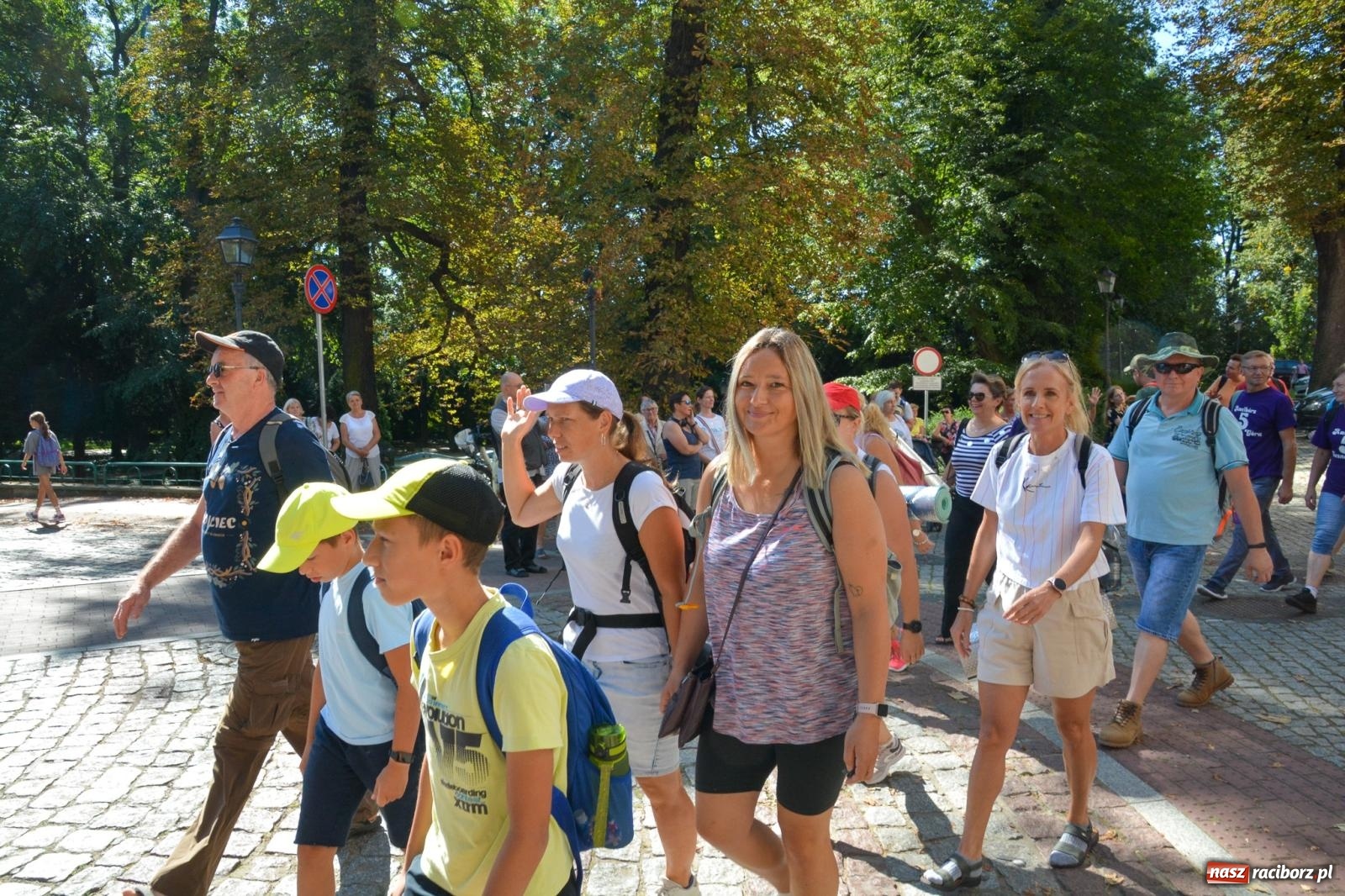 Zdjęcie w galerii na portalu naszraciborz.pl: Z zamku wyruszyła pielgrzymka na Jasną Górę [FOTO i WIDEO] wiadomości z regionu